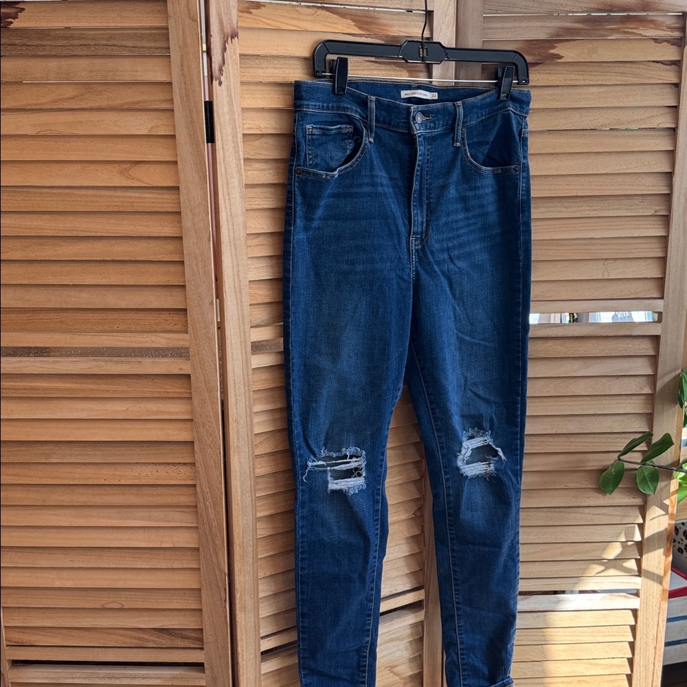 Levis Mile High Super Skinny  Authentic Jeans